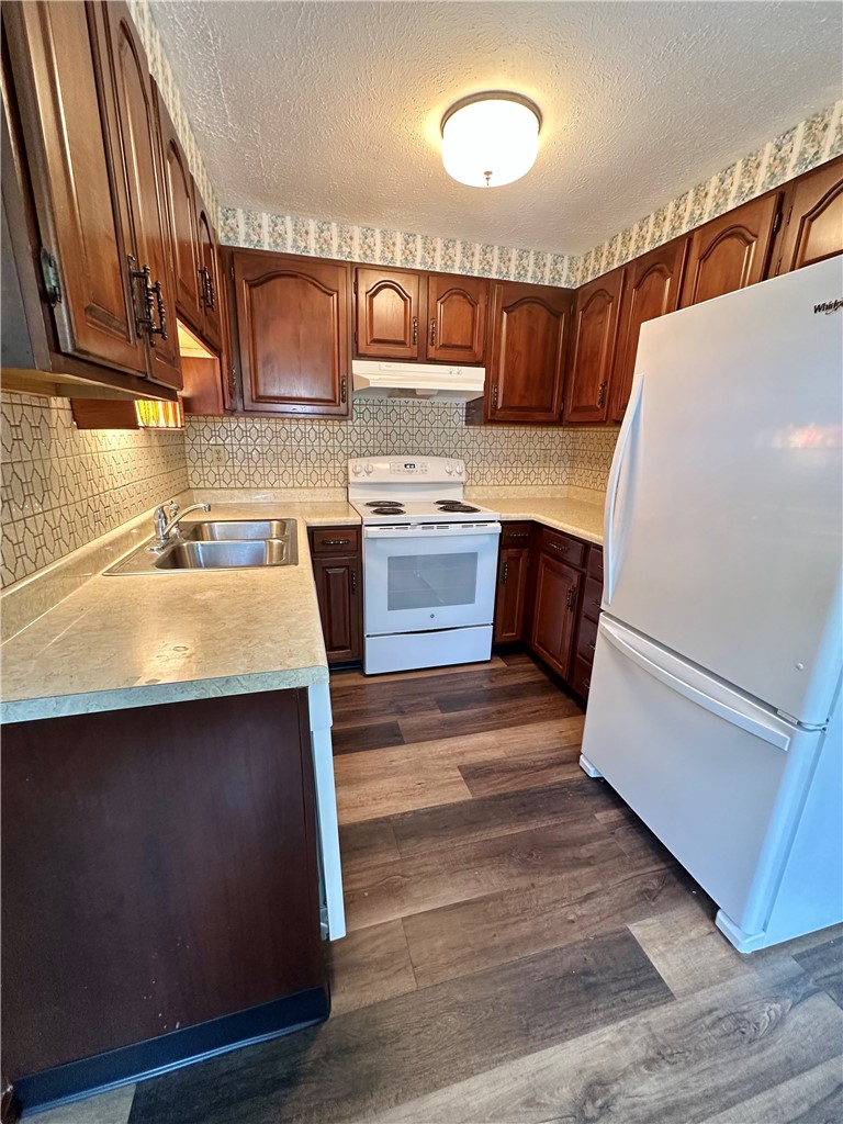 1056 Cranston Dr — photo 3