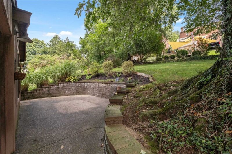 475 Salem Dr — photo 2
