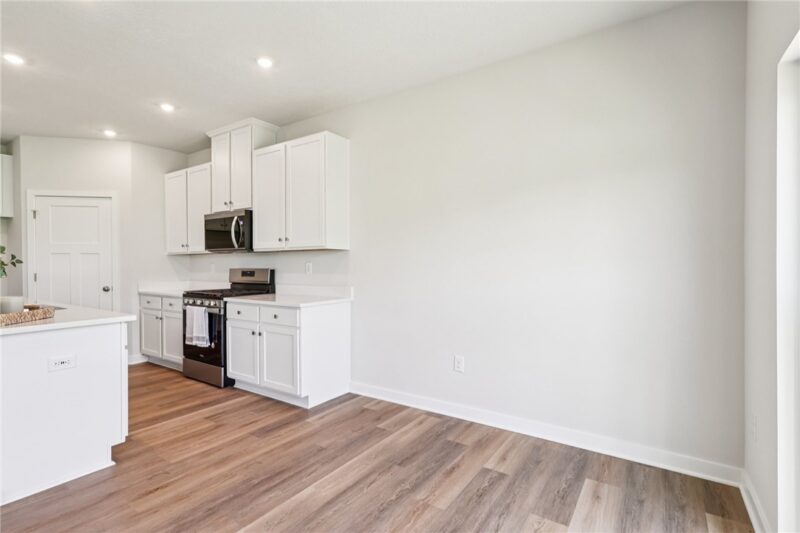 393 Leslie Farms Drive — photo 3