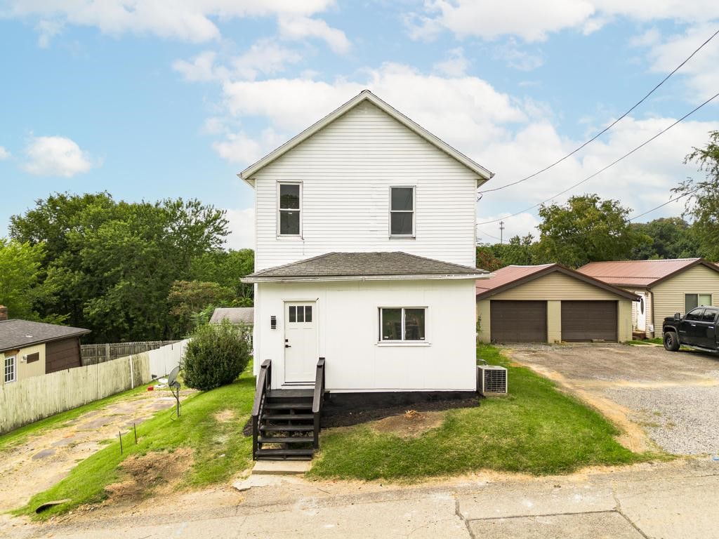863 Walnut St — photo 1