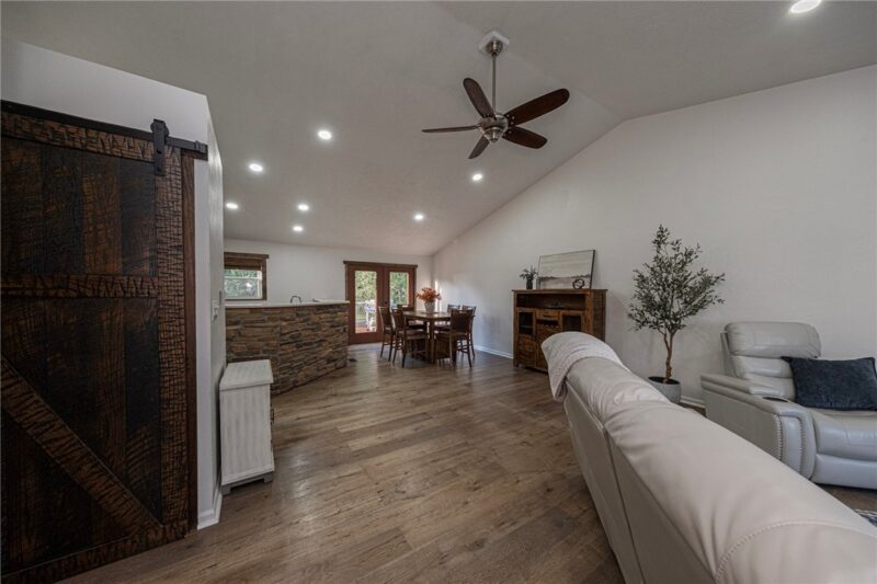 1360 Lucia Dr — photo 7