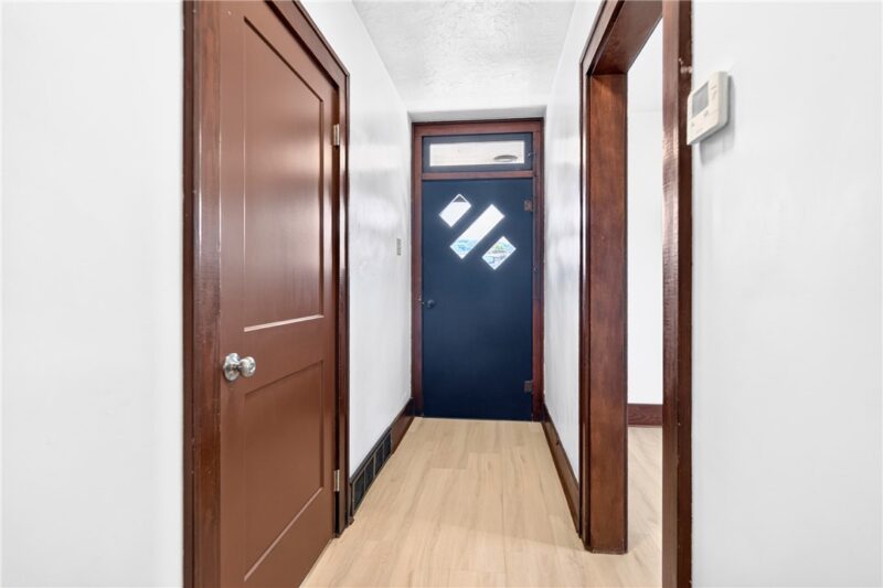 423 Franklin Ave — photo 3