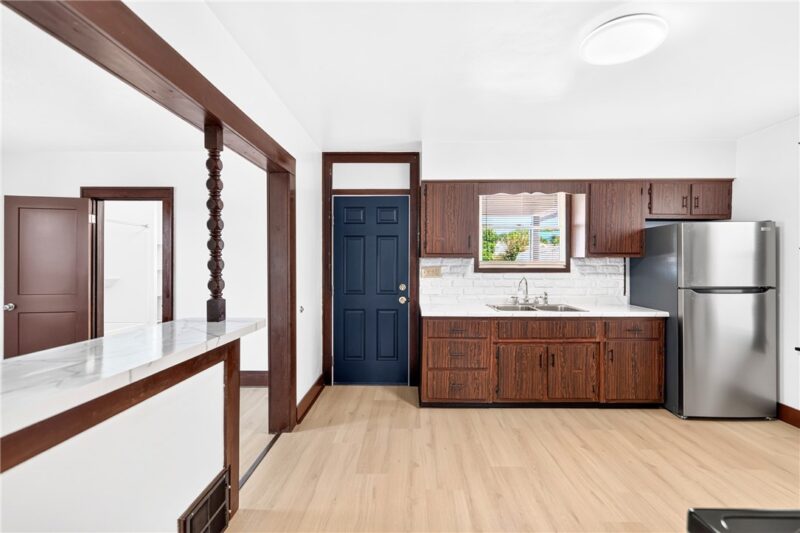 423 Franklin Ave — photo 4