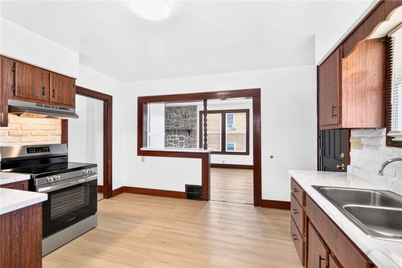 423 Franklin Ave — photo 8
