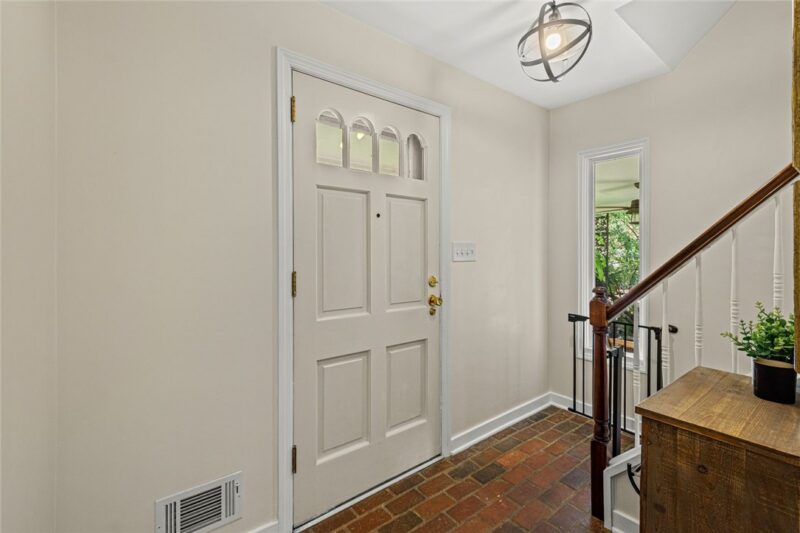 114 Surrey Lane — photo 3