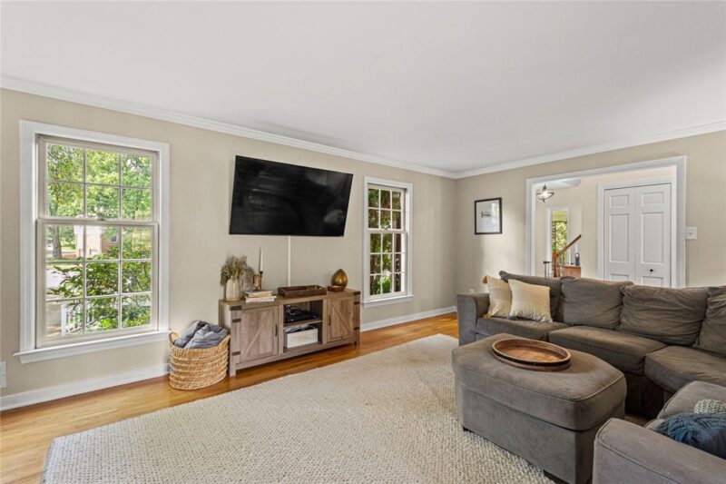 114 Surrey Lane — photo 4