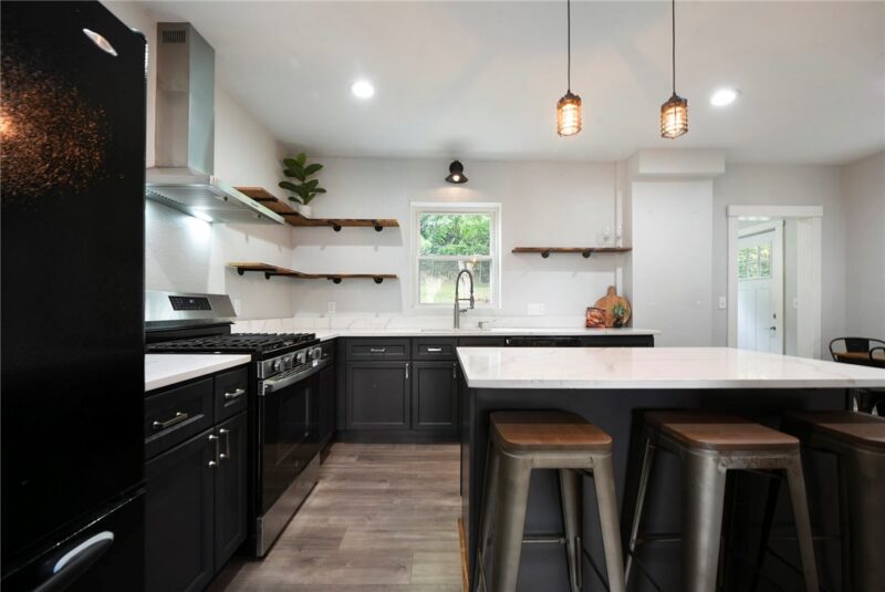 407 Ruxton — photo 6