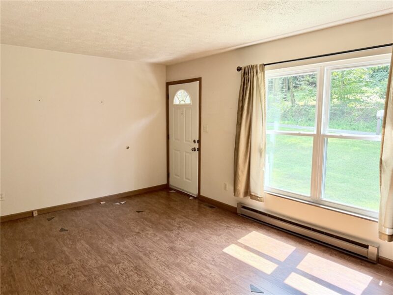 96 Caldwell Ave — photo 2