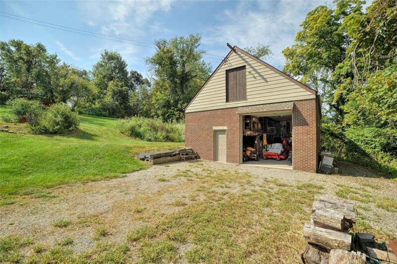 105 Dickey Drive — photo 2