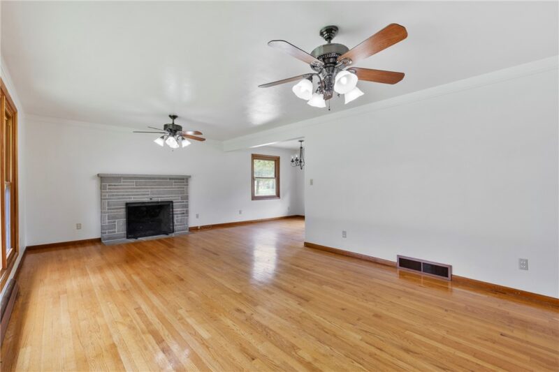 138 W Sunbury Rd — photo 2