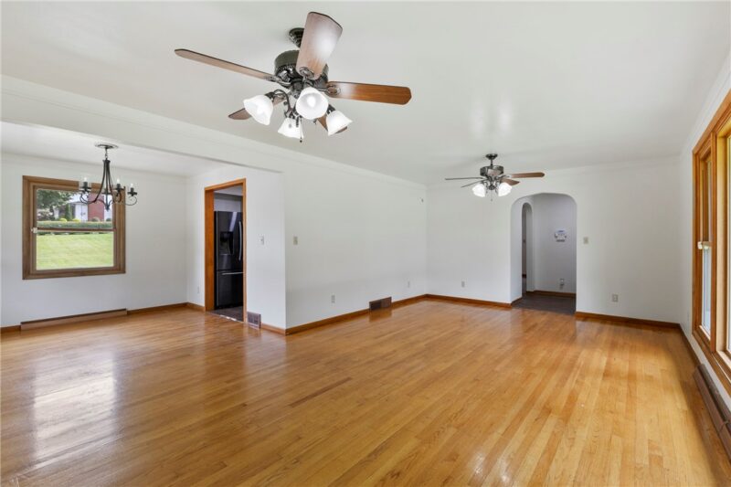 138 W Sunbury Rd — photo 3