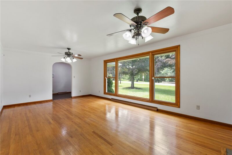 138 W Sunbury Rd — photo 4