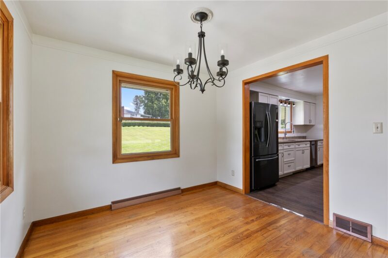 138 W Sunbury Rd — photo 5