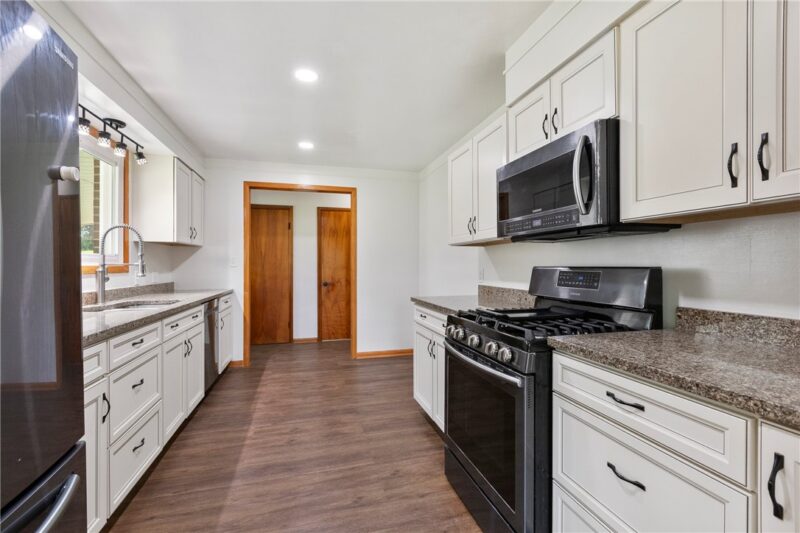 138 W Sunbury Rd — photo 7