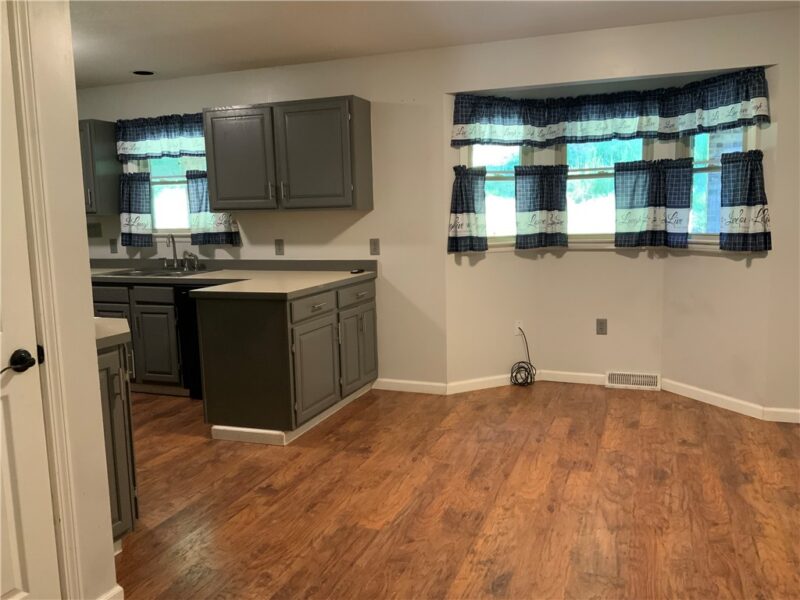 140 Spruce Rd — photo 3