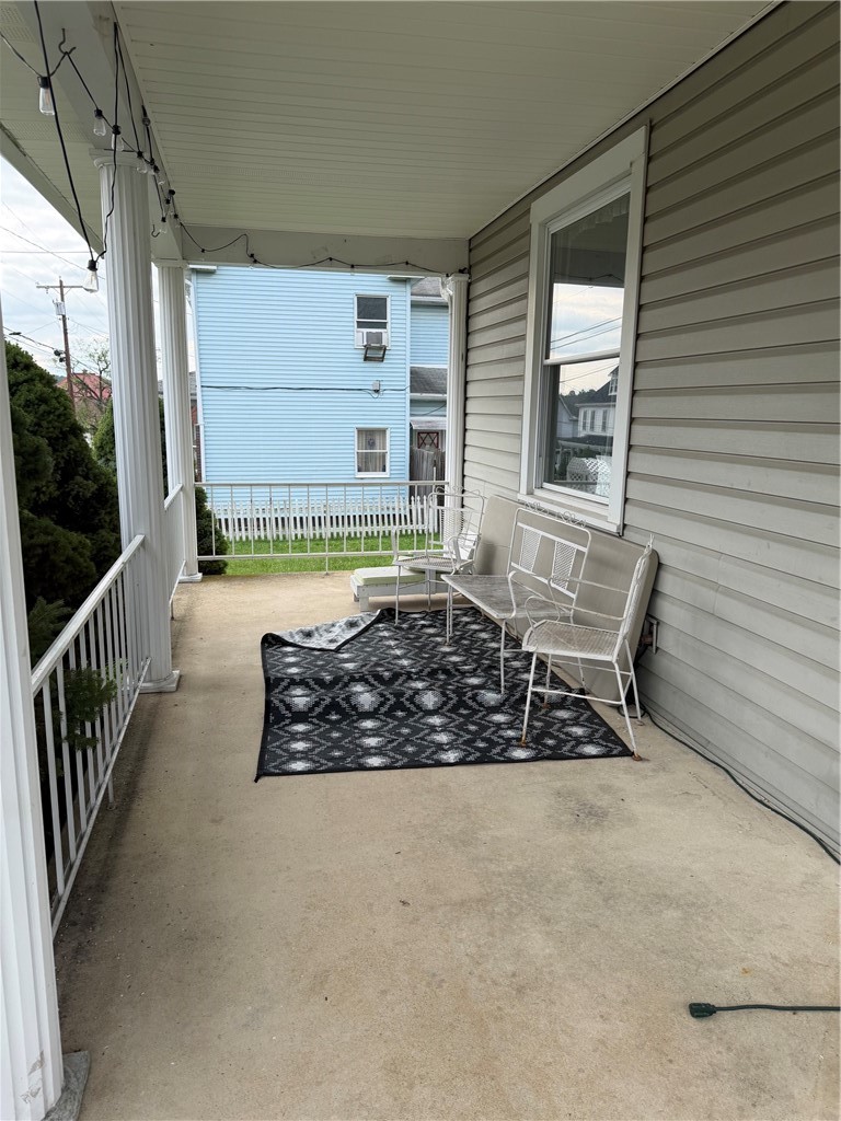 312 E Green St — photo 2
