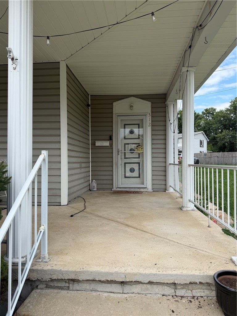 312 E Green St — photo 3