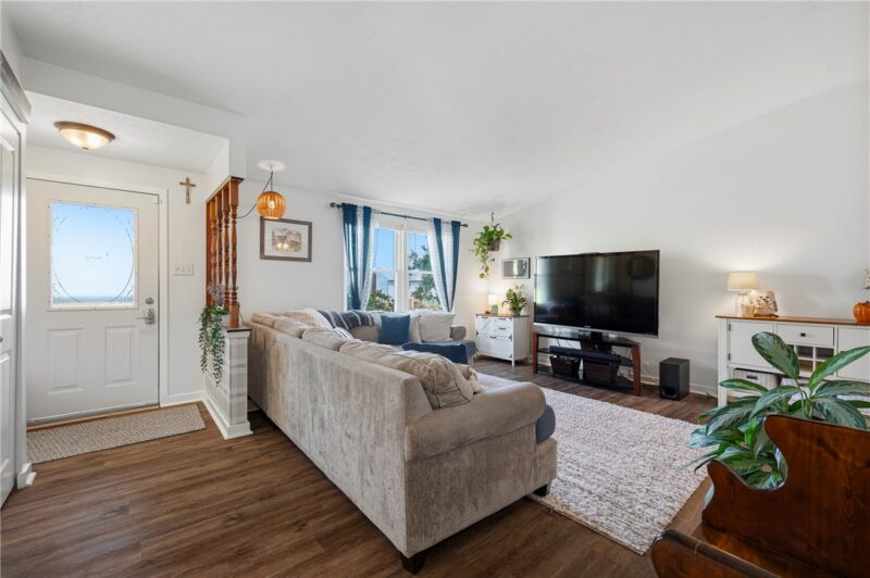 217 Scottsdale Dr — photo 3