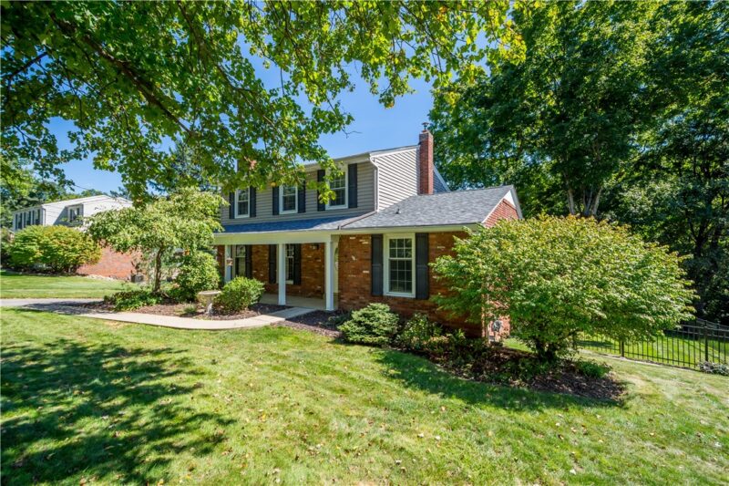 1282 Old Meadow Rd — photo 2