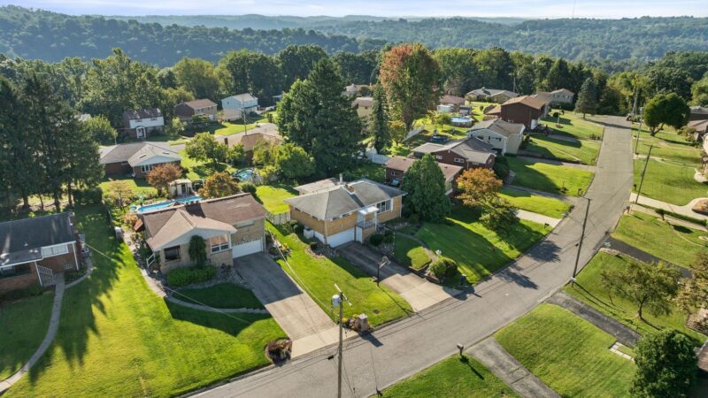 211 Halsey DRIVE — photo 2