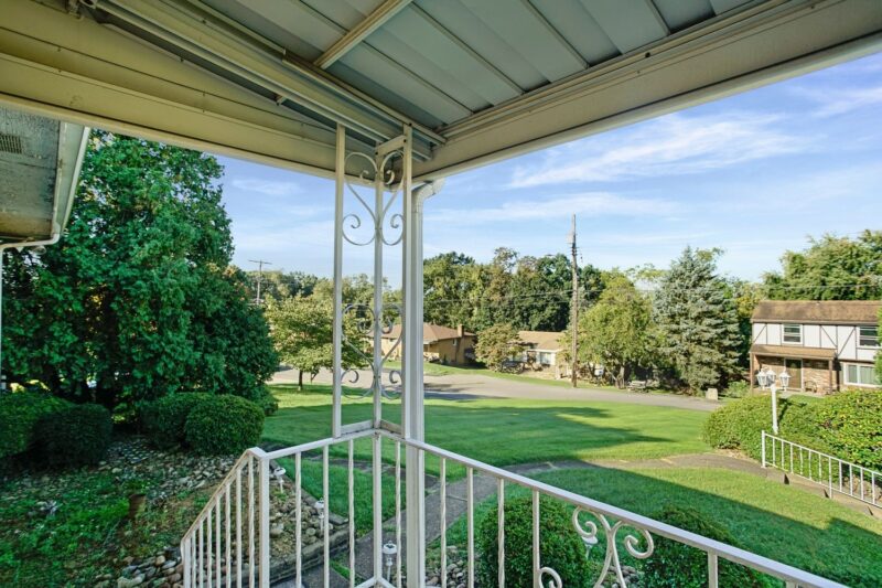 211 Halsey DRIVE — photo 3