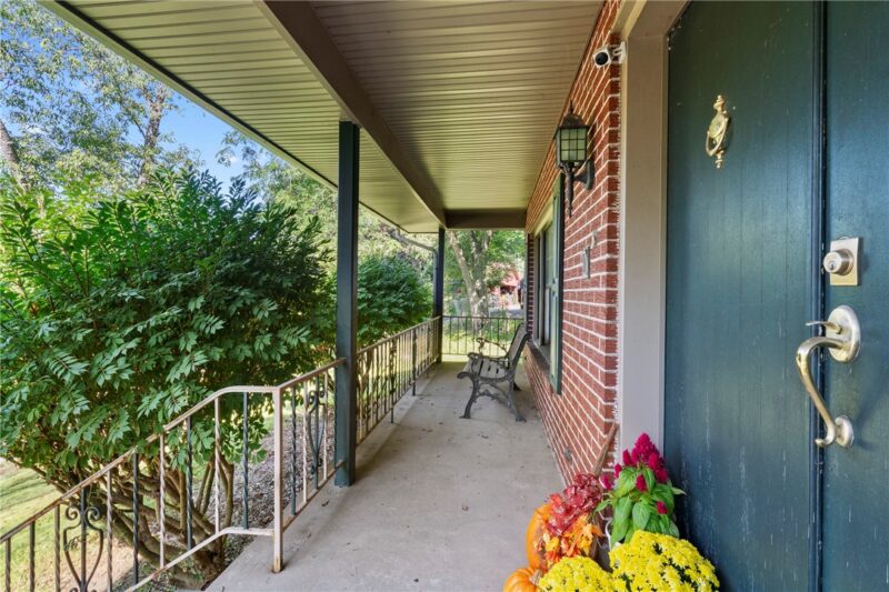 480 Roosevelt Road — photo 2
