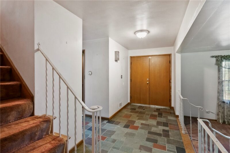 480 Roosevelt Road — photo 3