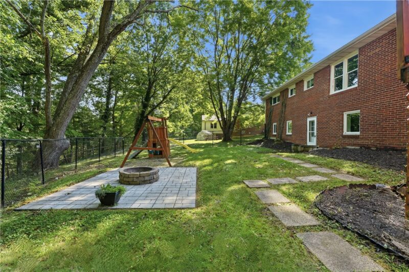 2970 Melvin Dr — photo 2