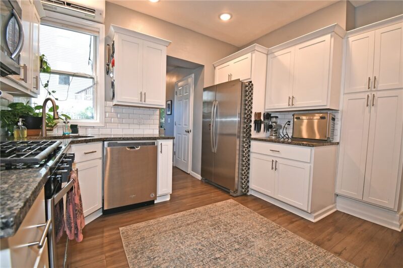 307 46th St — photo 6