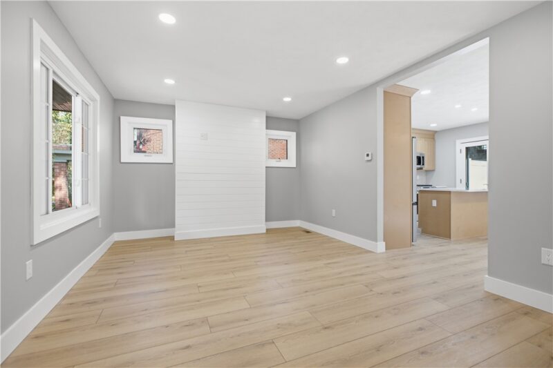 433 Layton Ave — photo 7