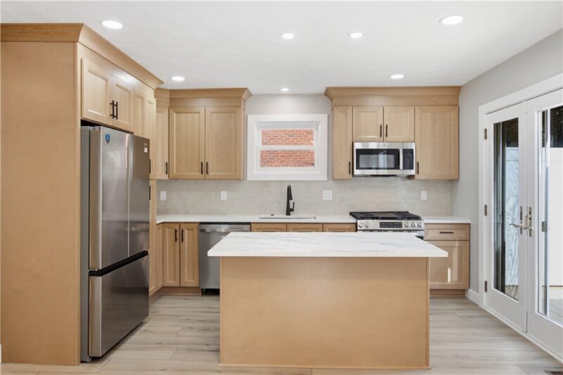 433 Layton Ave — photo 8