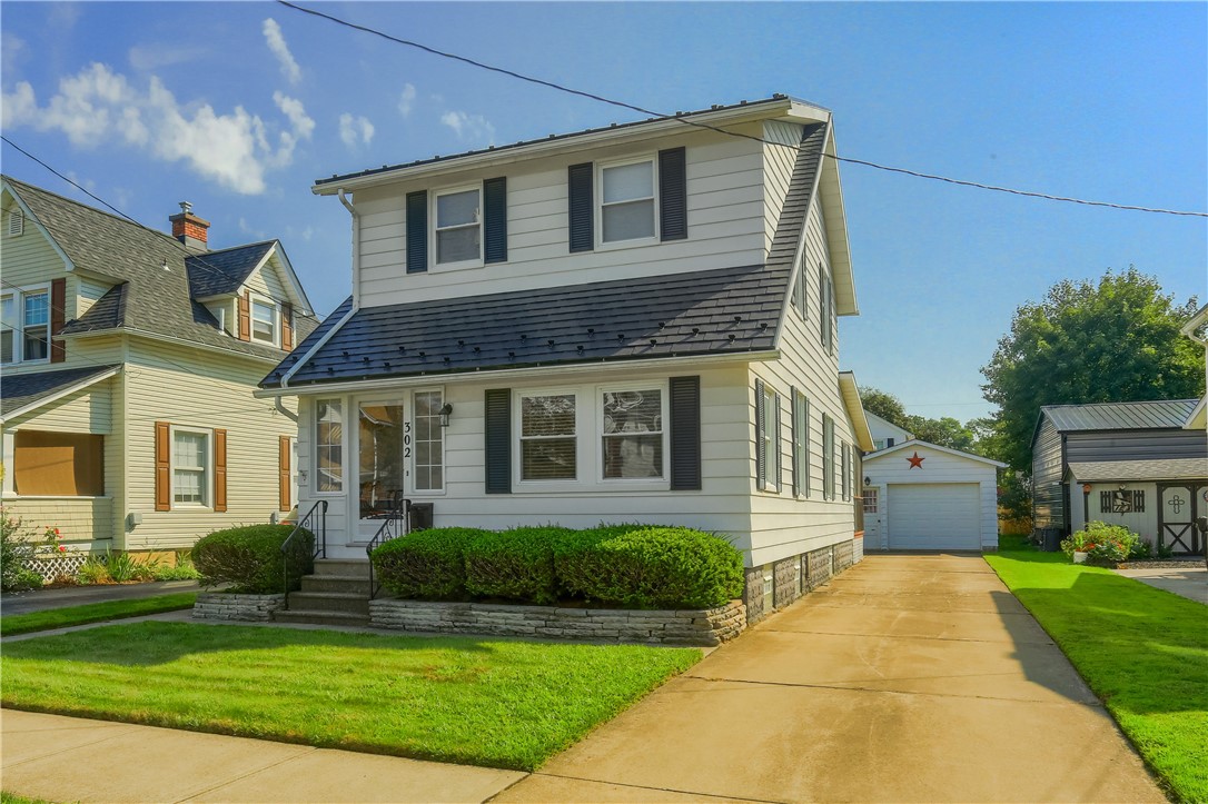 302 Foch St — photo 1