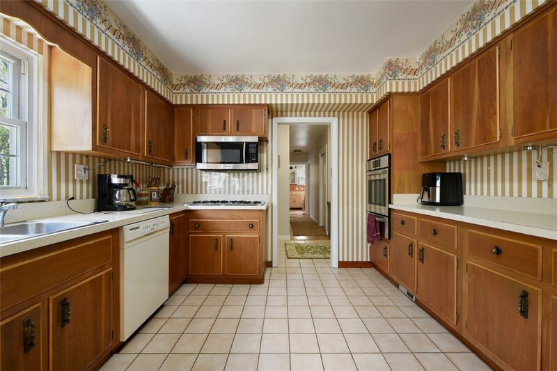 577 Highland Ave — photo 8