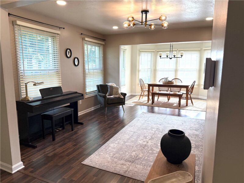 1108 Meadowbrook Dr — photo 2