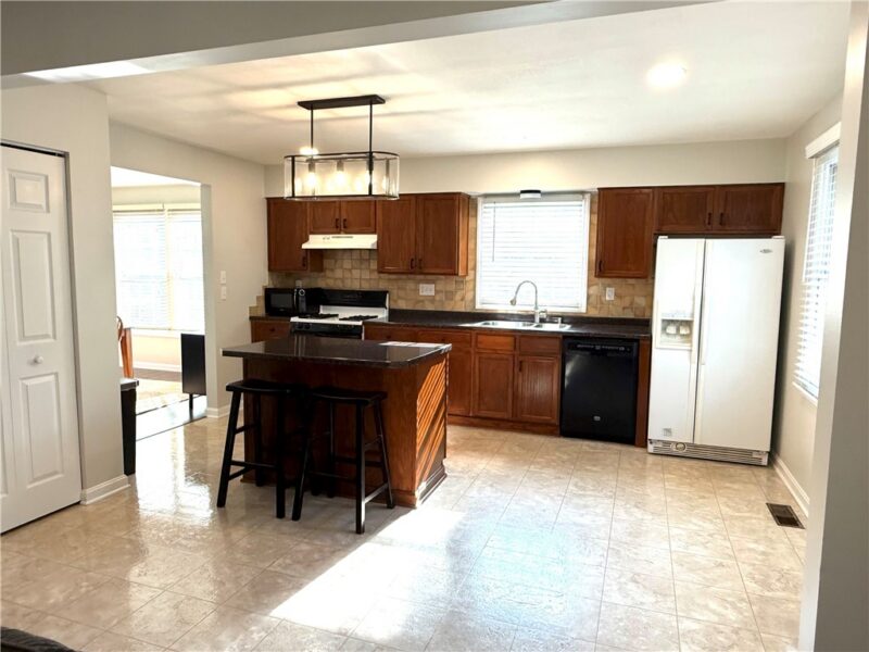 1108 Meadowbrook Dr — photo 3