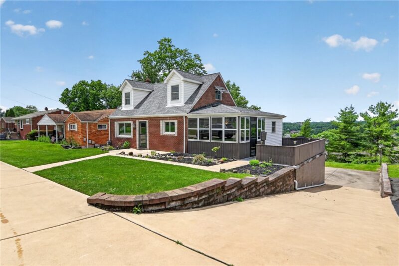 3360 MCROBERTS RD — photo 2