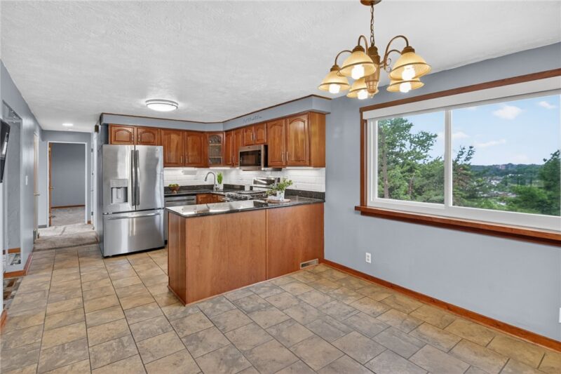 3360 MCROBERTS RD — photo 7