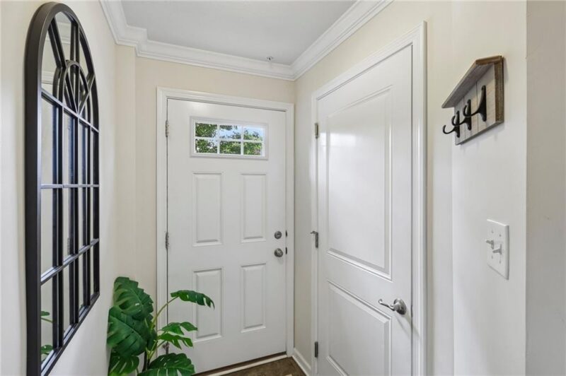 924 Bell DRIVE — photo 2