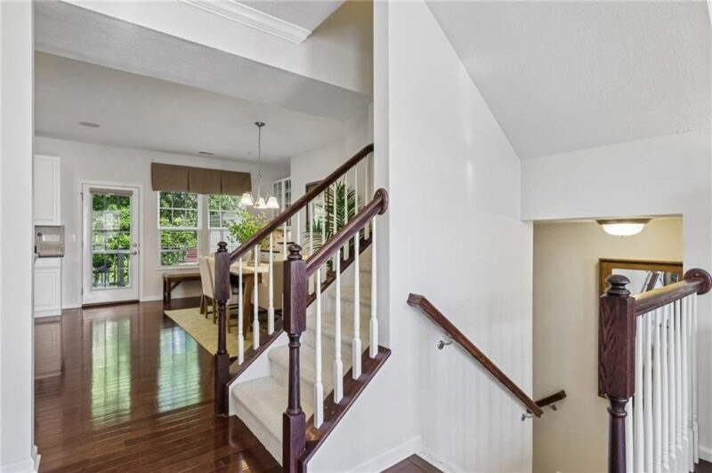 924 Bell DRIVE — photo 3