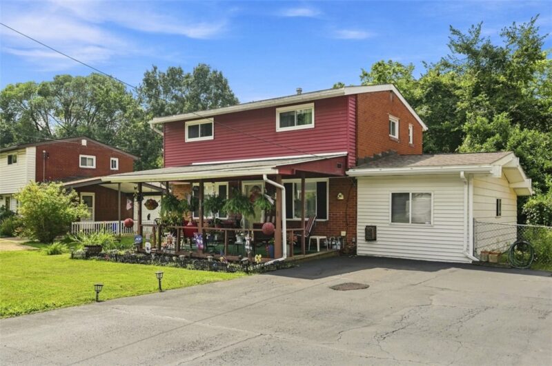 576 Firethorne Dr — photo 3