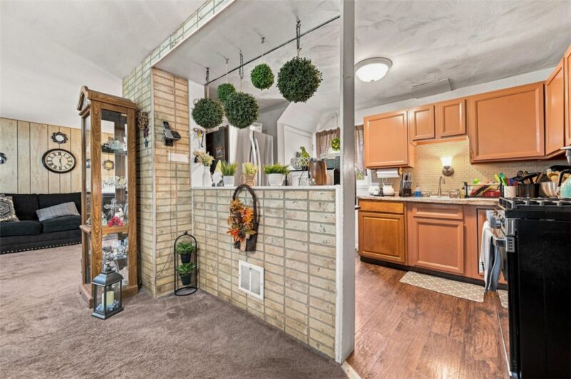 576 Firethorne Dr — photo 8