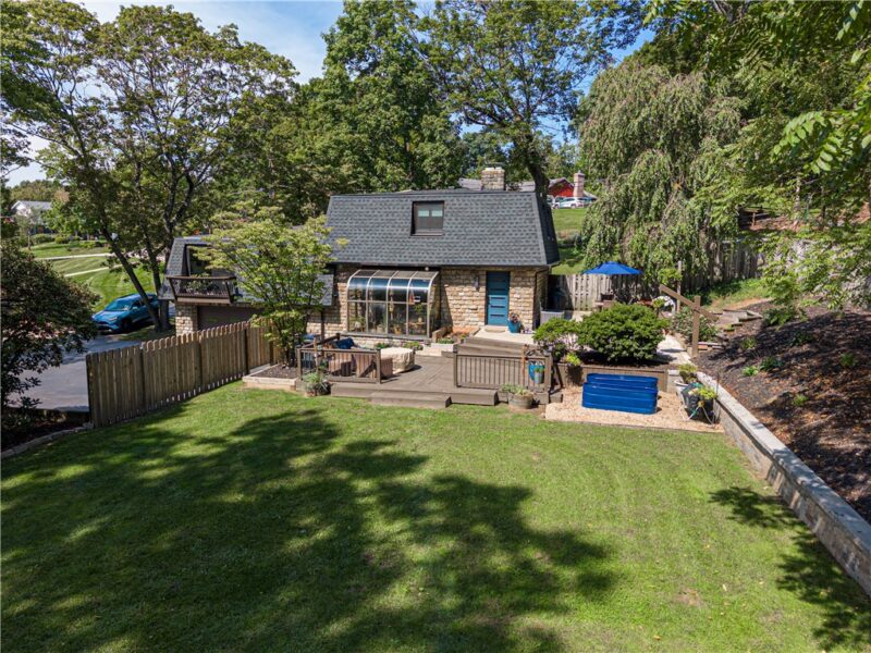 70 Maple Dr — photo 2