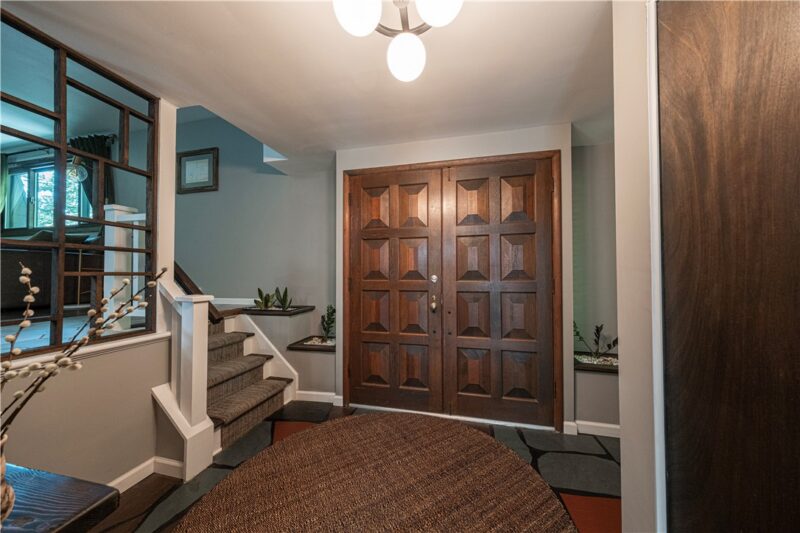 70 Maple Dr — photo 3
