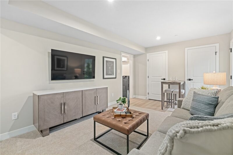 1408 Greenwood Drive — photo 4