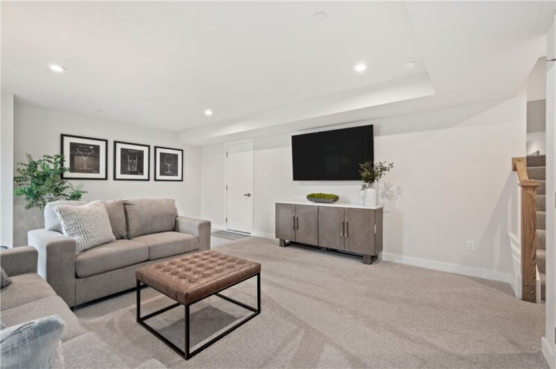 1402 Greenwood Drive — photo 3