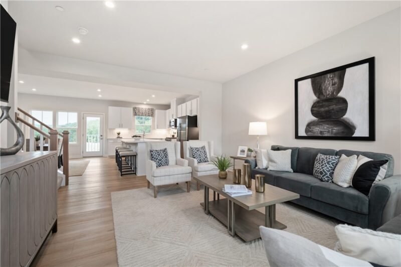1402 Greenwood Drive — photo 4
