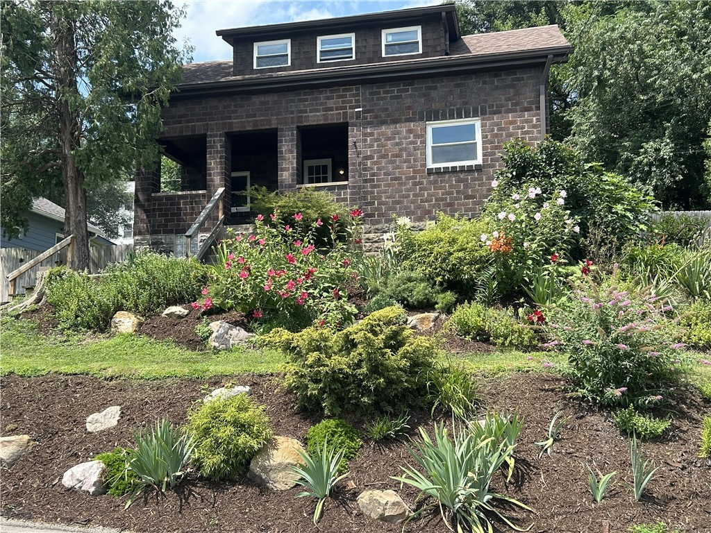 200 Davis Avenue — photo 1
