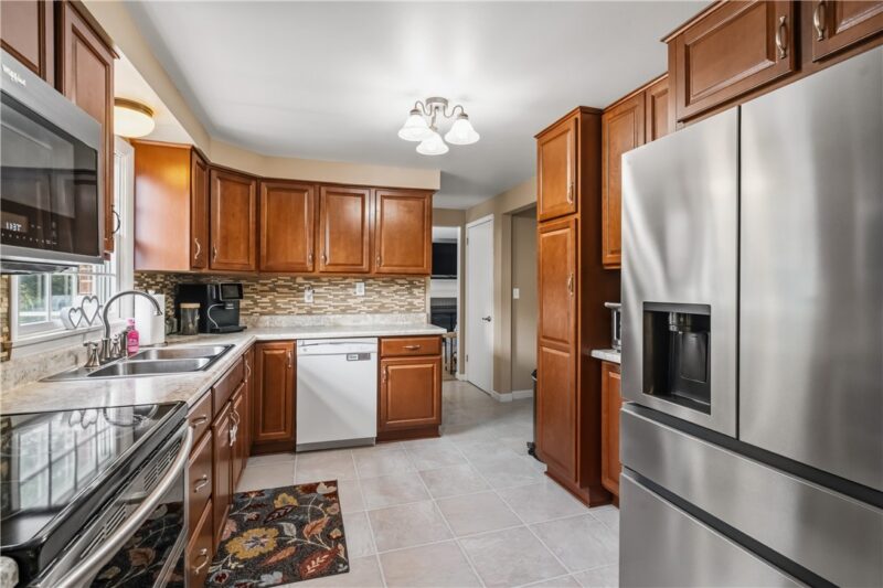 137 Windsor Dr — photo 5