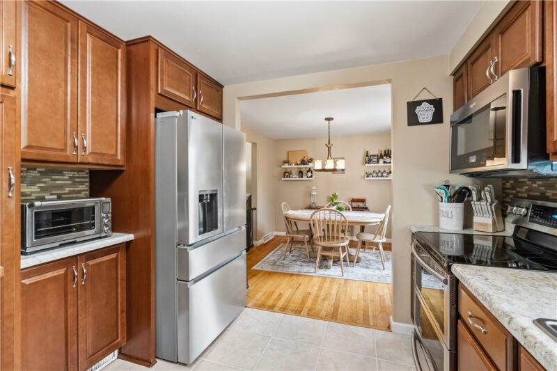 137 Windsor Dr — photo 6