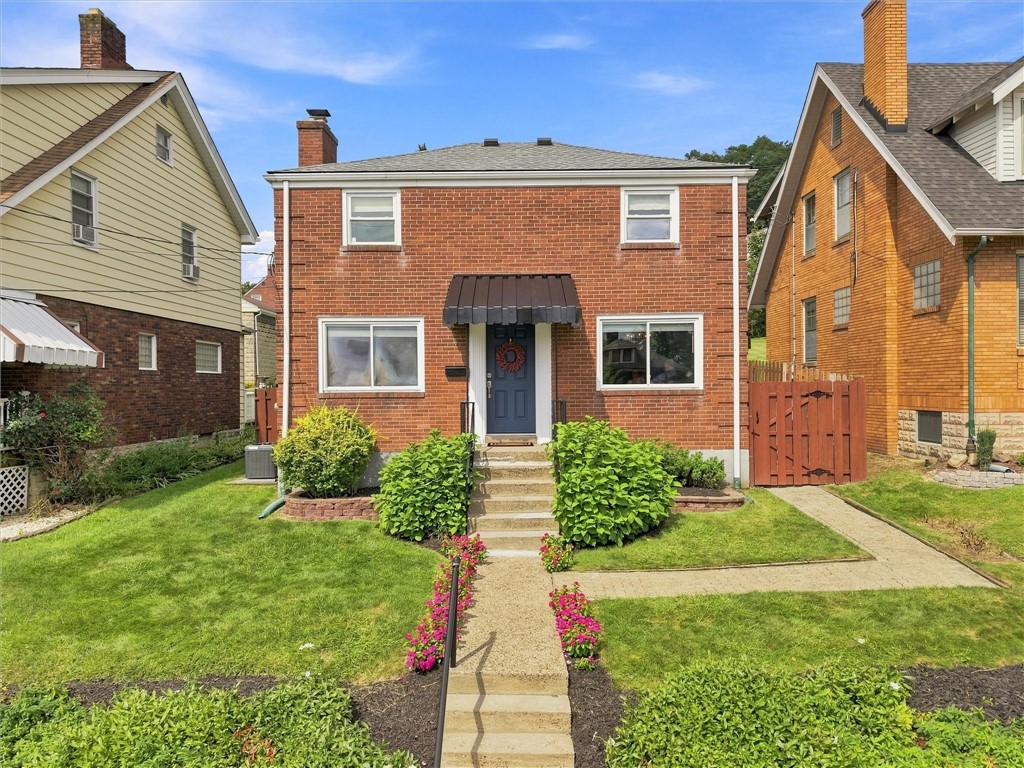 690 Means Ave — photo 1